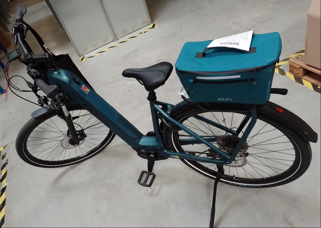 E-Bike Marke: Cube, Model:  Kathmandu Hybrid ONE 750 Wave, Rahmen: Wave; Aluminium,Farbe: Cobalt Blau; Federgabel:SR Suntour NVX30 Coil, 100mm, Motor: Bosch Drive Unit Performance CX, Akku: Bosch PowerTube 750; abnehmbar-1xSchlüssel vorhanden,Lade...