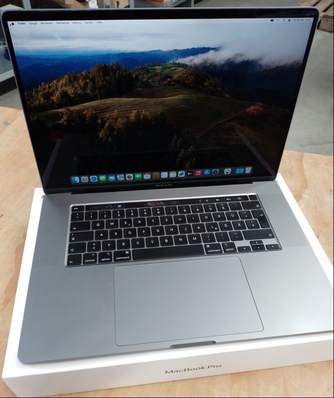 Apple MacBook Pro 16 Retina Touchbar (A2141 - MacBookPro16,1) space grau in OVP mit Intel Core i7-9750H 2,6 GHz (Hexa-Core), 32 GB DDR4 RAM, Display: 40,65 cm (16'') Retina LED Backlit (Auflösung 3072 x 1920) glare, IPS/​IGZO, 512 GB SSD Apple AP0...