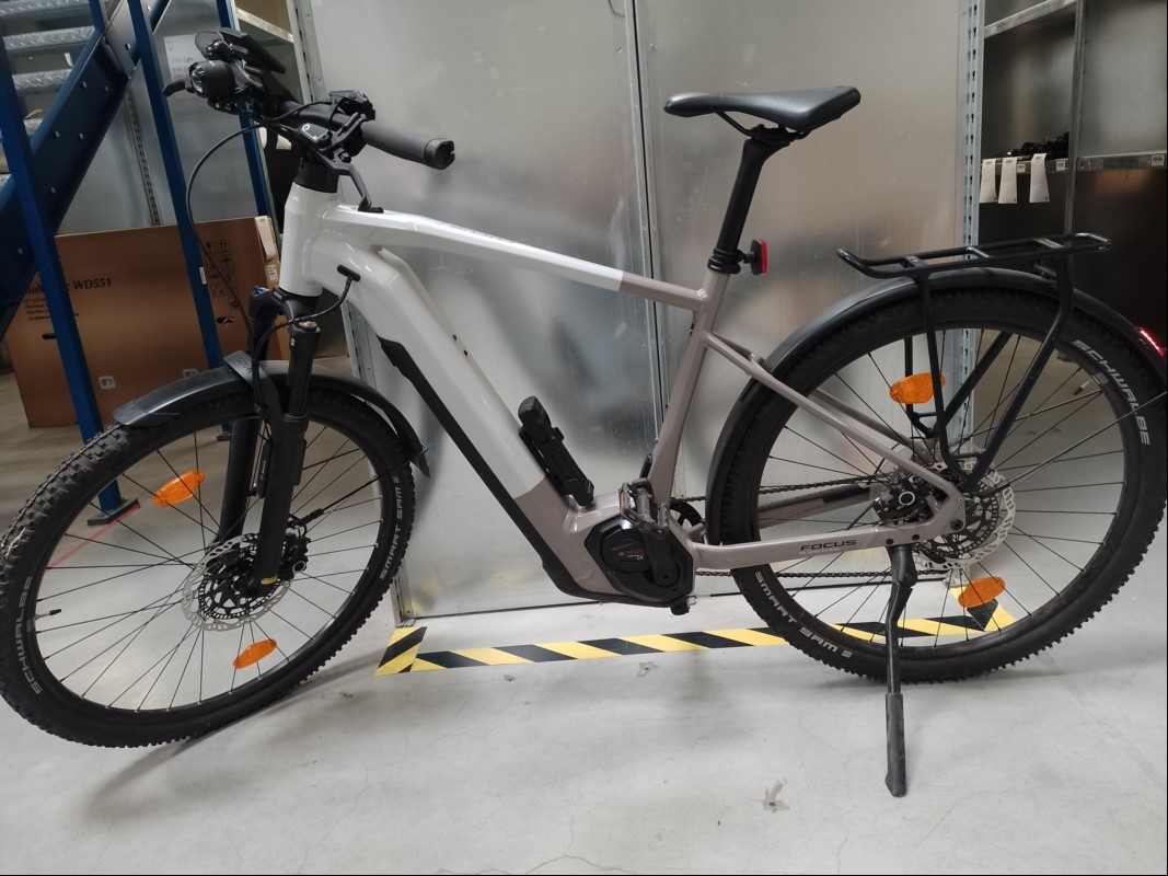 Focus Planet² 6.8 E-Bike, Farbe: Grau/Hellgrau,Größe: XL, Rahmenform: Diamantrahmen, Aluminiumrahmen mit USB-C Anschluss, Federgabel: SR Suntour Mobie 34, Motor: Bosch Performance CX Gen 4, Akku: Bosch Powertube 625, Bremsen: hydr. Scheibenbremse ...