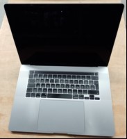 Apple MacBook Pro 16 Retina Touchbar (2019 - MacBookPro16,4) space grau mit Intel Core i9-9980HK 2,40 GHz (Octa-Core), 64 GB DDR4 RAM (2x 32GB) , Display: 40,65 cm (16\'\') Retina LED Backlit True Tone (Auflösung 3072 x 1920) glare, IPS/​IGZO, 2 TB ...