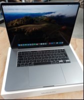 Apple MacBook Pro 16 Retina Touchbar (A2141 - MacBookPro16,1) space grau in OVP mit Intel Core i7-9750H 2,6 GHz (Hexa-Core), 32 GB DDR4 RAM, Display: 40,65 cm (16\'\') Retina LED Backlit (Auflösung 3072 x 1920) glare, IPS/​IGZO, 512 GB SSD Apple AP0...